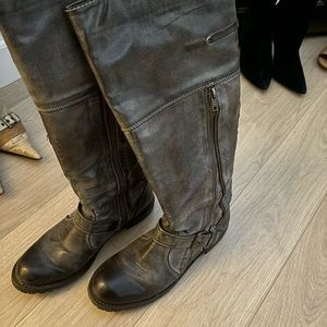 Cute knee high boots in light brown/greyish